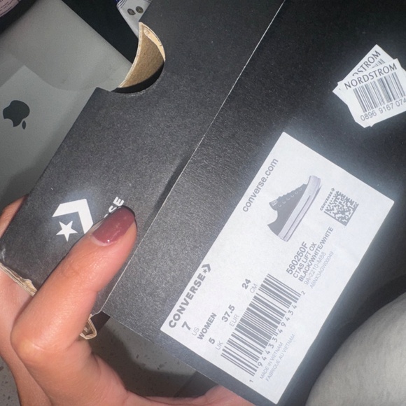 converse - Picture 4 of 4